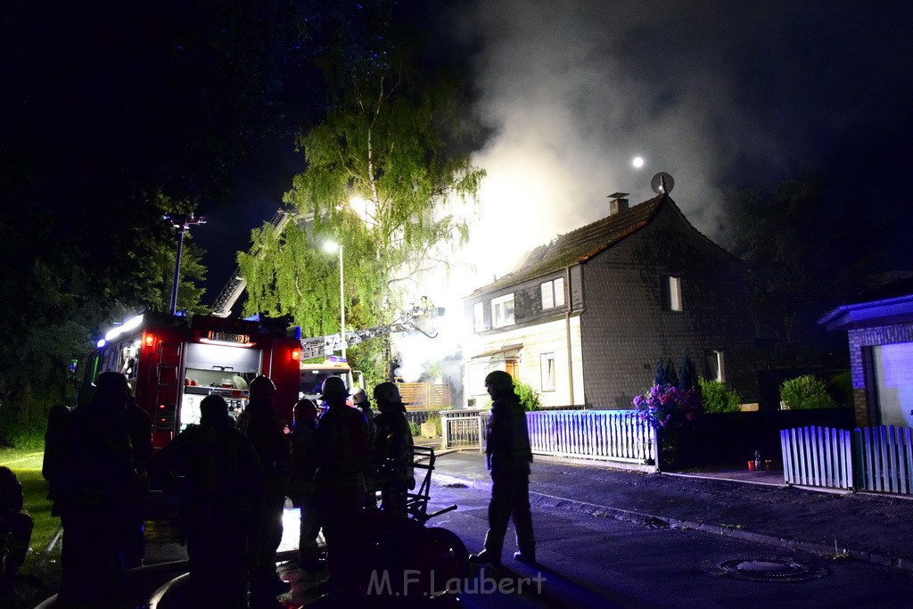 Grossfeuer Einfamilienhaus Siegburg Muehlengrabenstr P0138.JPG - Miklos Laubert